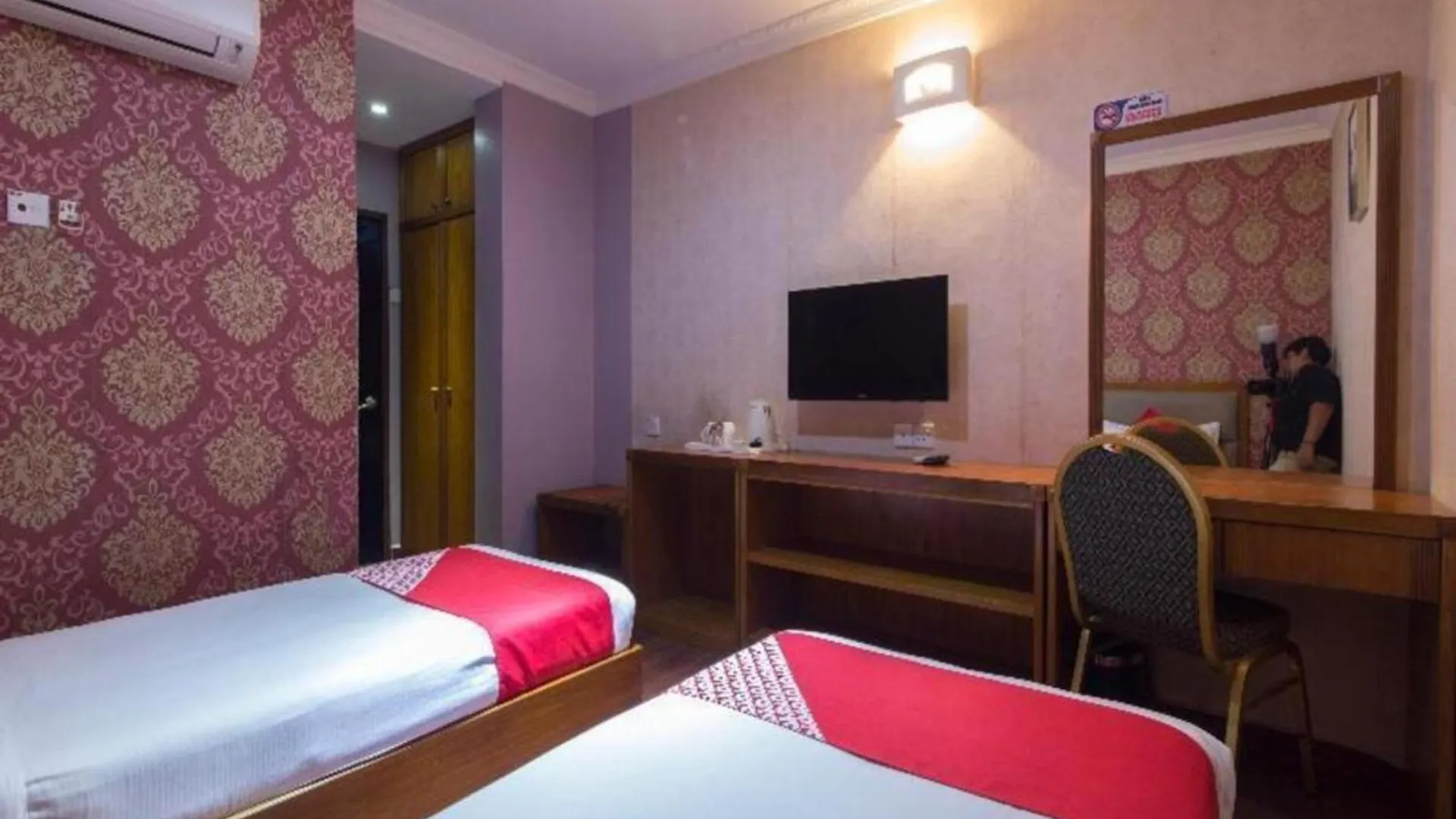 Super Oyo 998 Queen City Hotel George Town