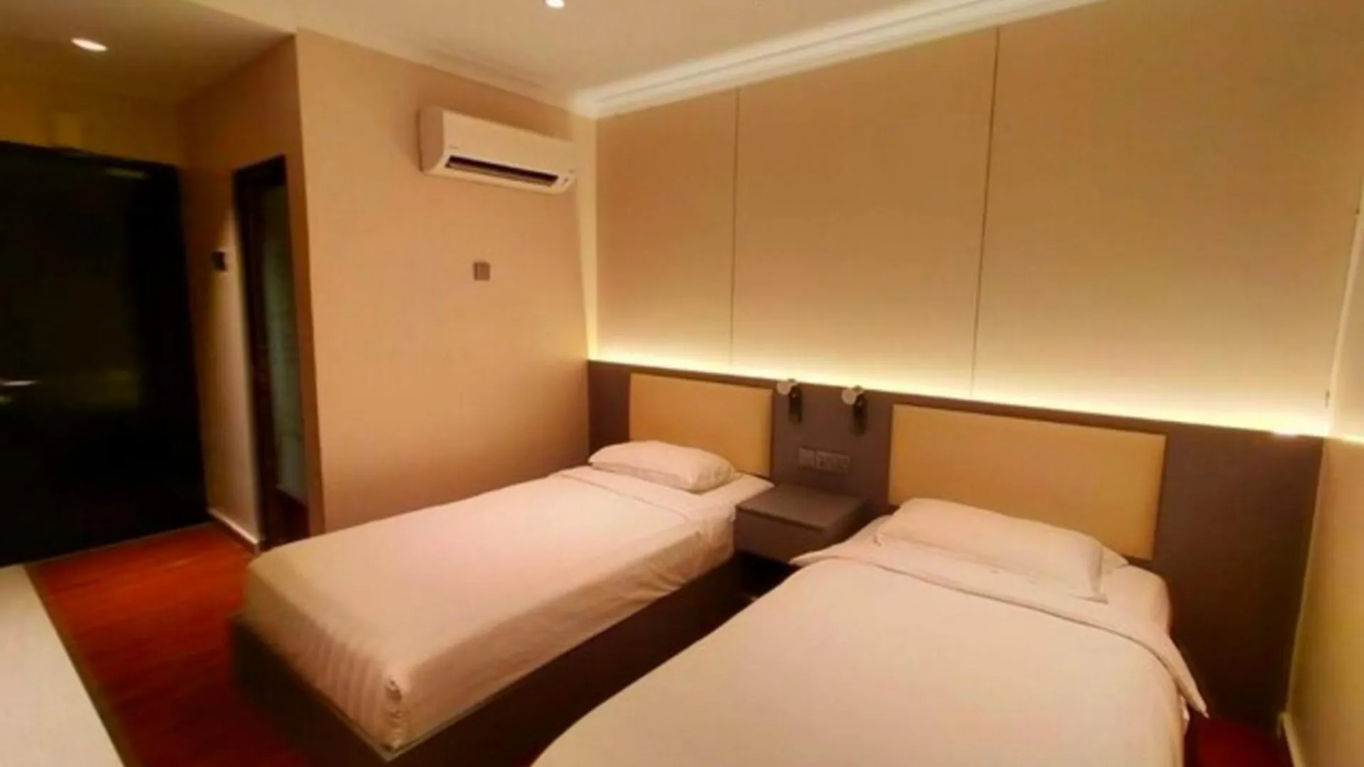 Super Oyo 998 Queen City Hotel George Town