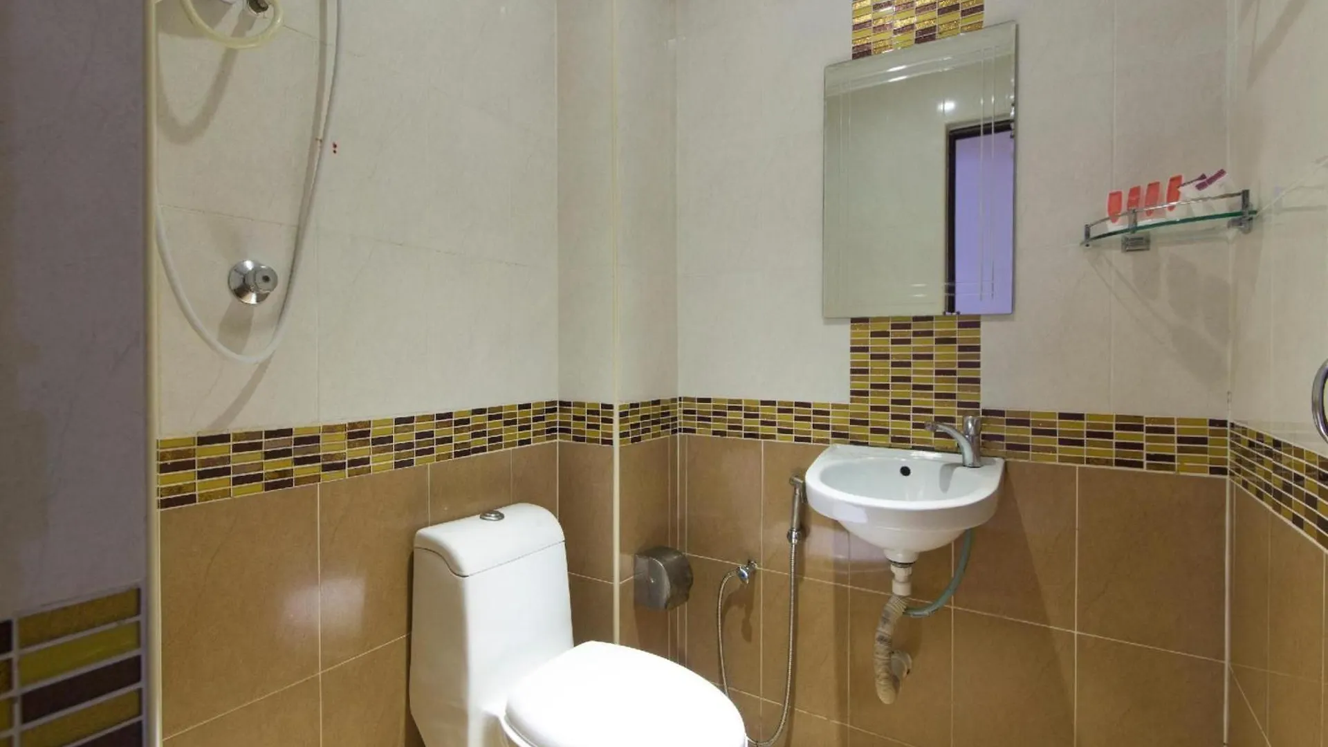 Super Oyo 998 Queen City Hotel George Town 2*,  Malesia
