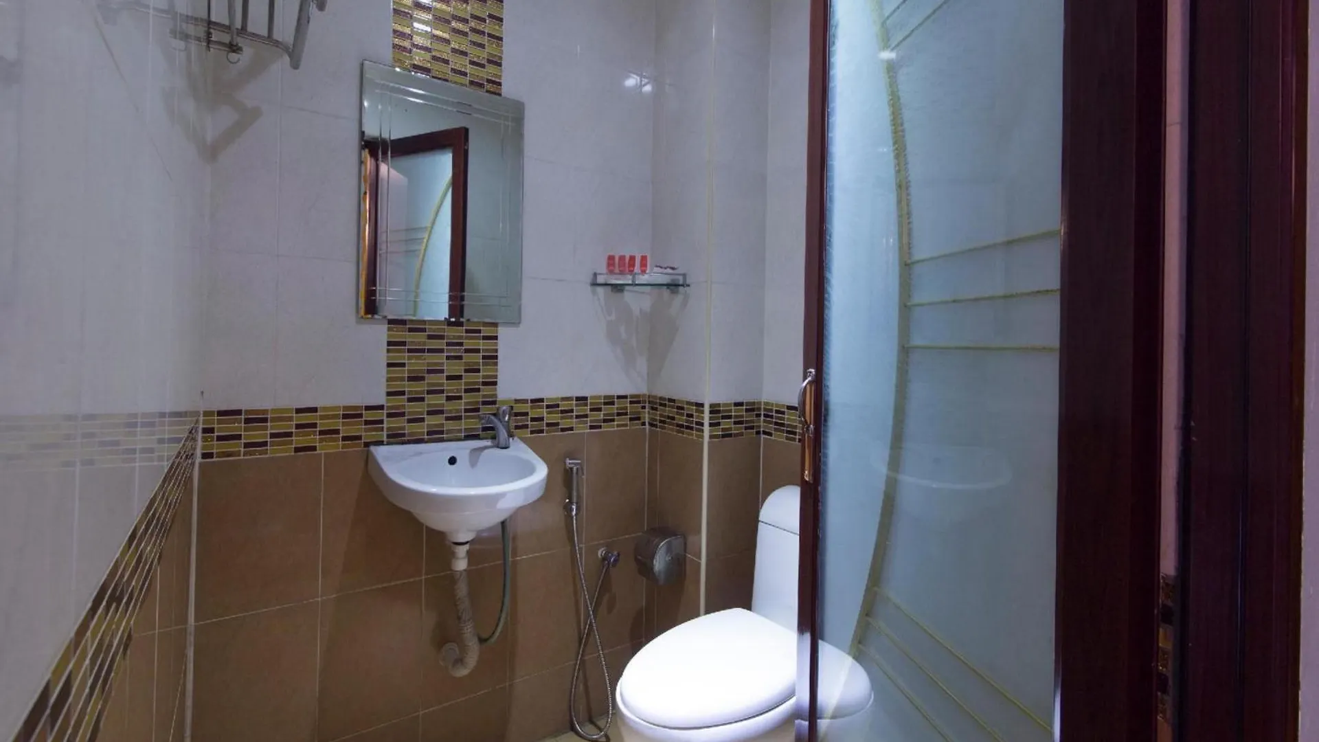 Super Oyo 998 Queen City Hotel George Town Malesia