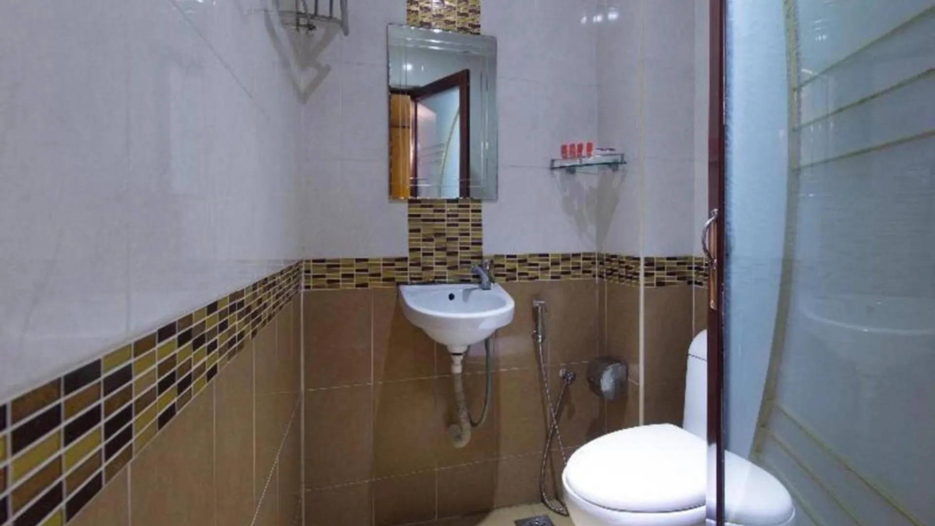 Super Oyo 998 Queen City Hotel George Town