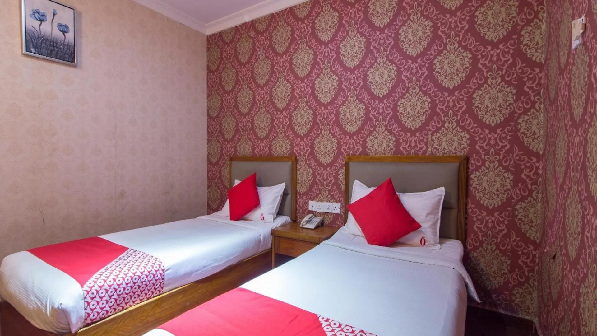 Super Oyo 998 Queen City Hotel George Town