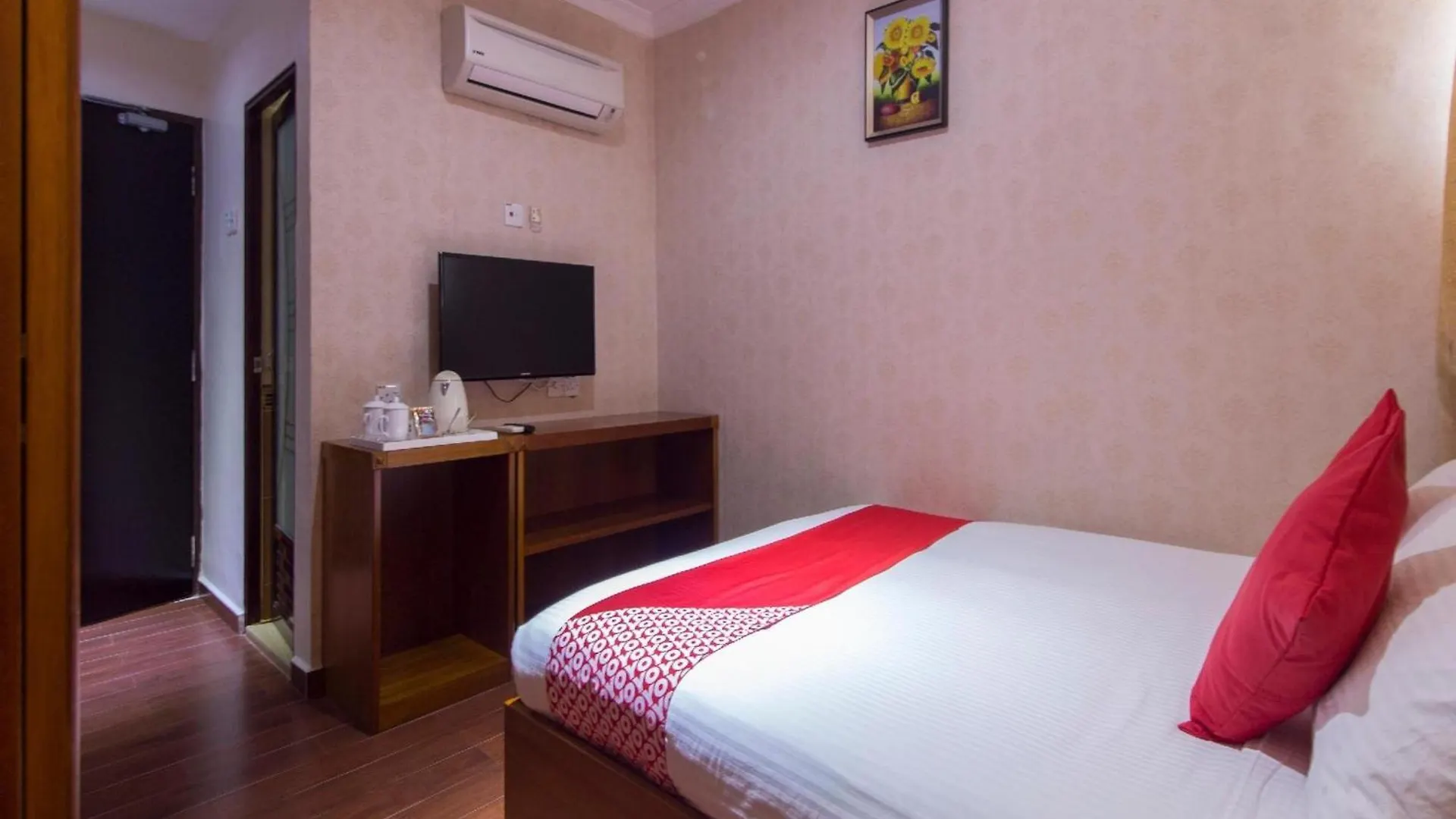 Super Oyo 998 Queen City Hotel George Town
