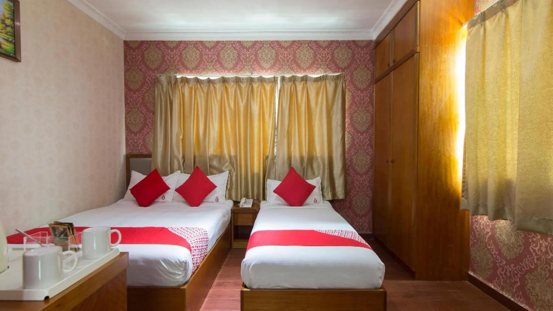 Super Oyo 998 Queen City Hotel George Town