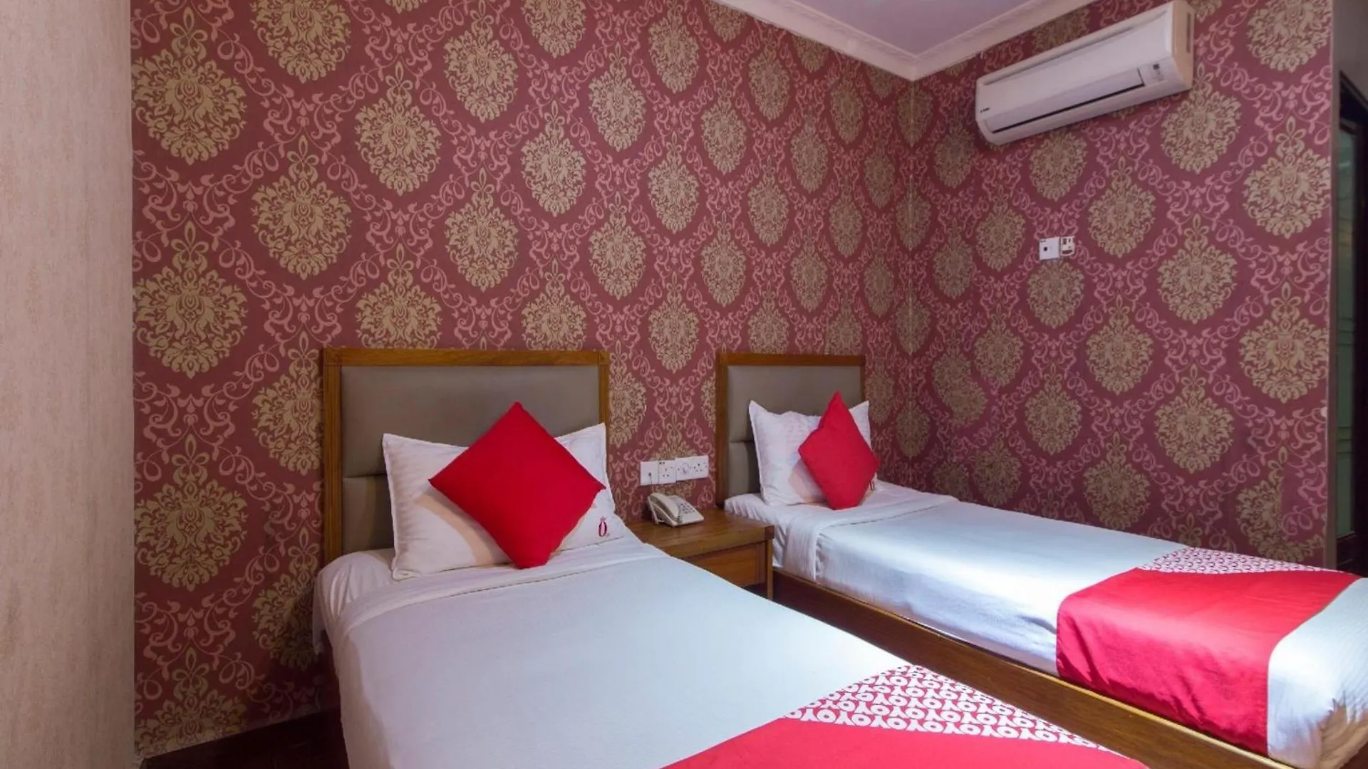 Super Oyo 998 Queen City Hotel George Town Malesia