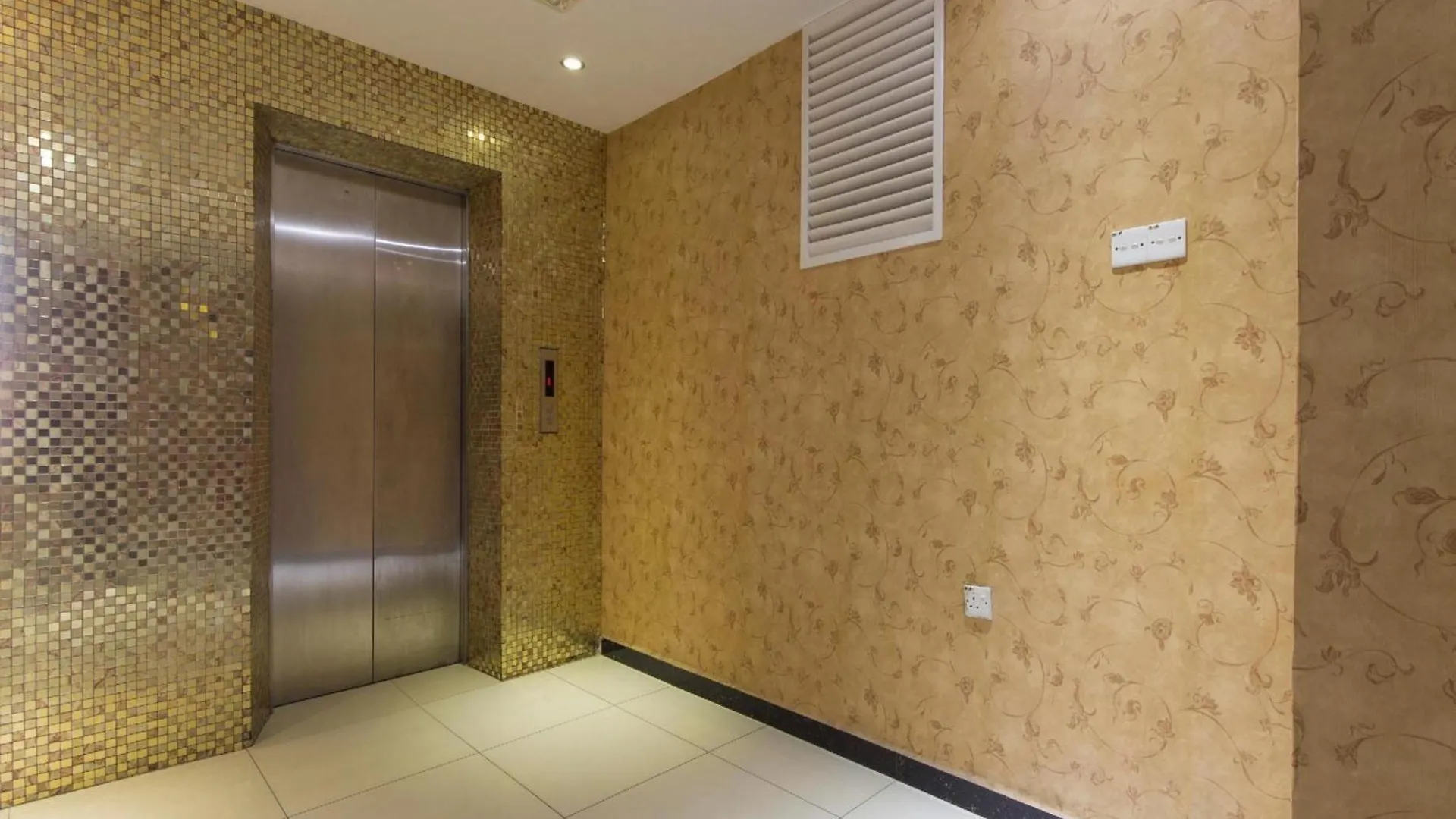Super Oyo 998 Queen City Hotel George Town Malesia