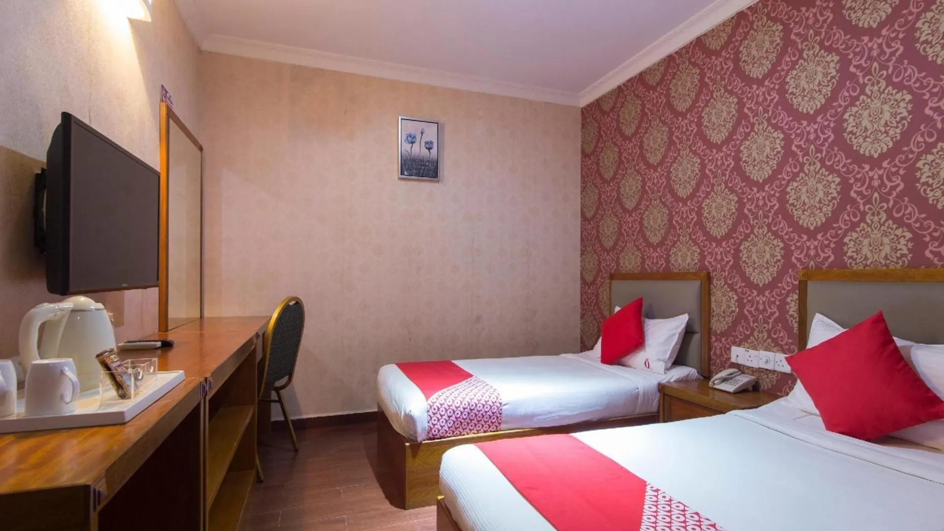 Super Oyo 998 Queen City Hotel George Town