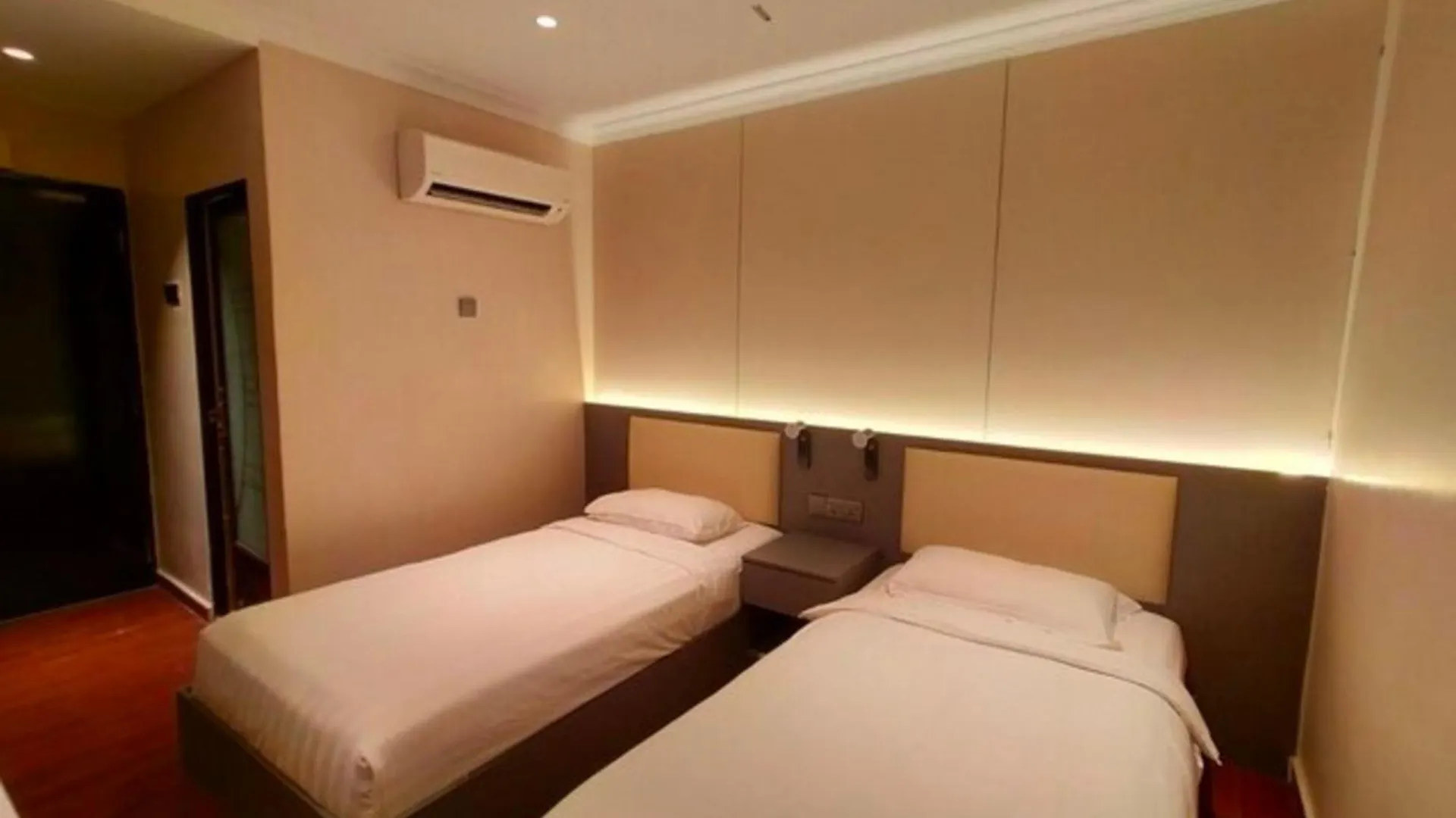 Super Oyo 998 Queen City Hotel George Town