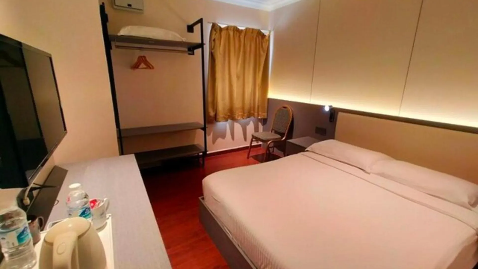 Super Oyo 998 Queen City Hotel George Town
