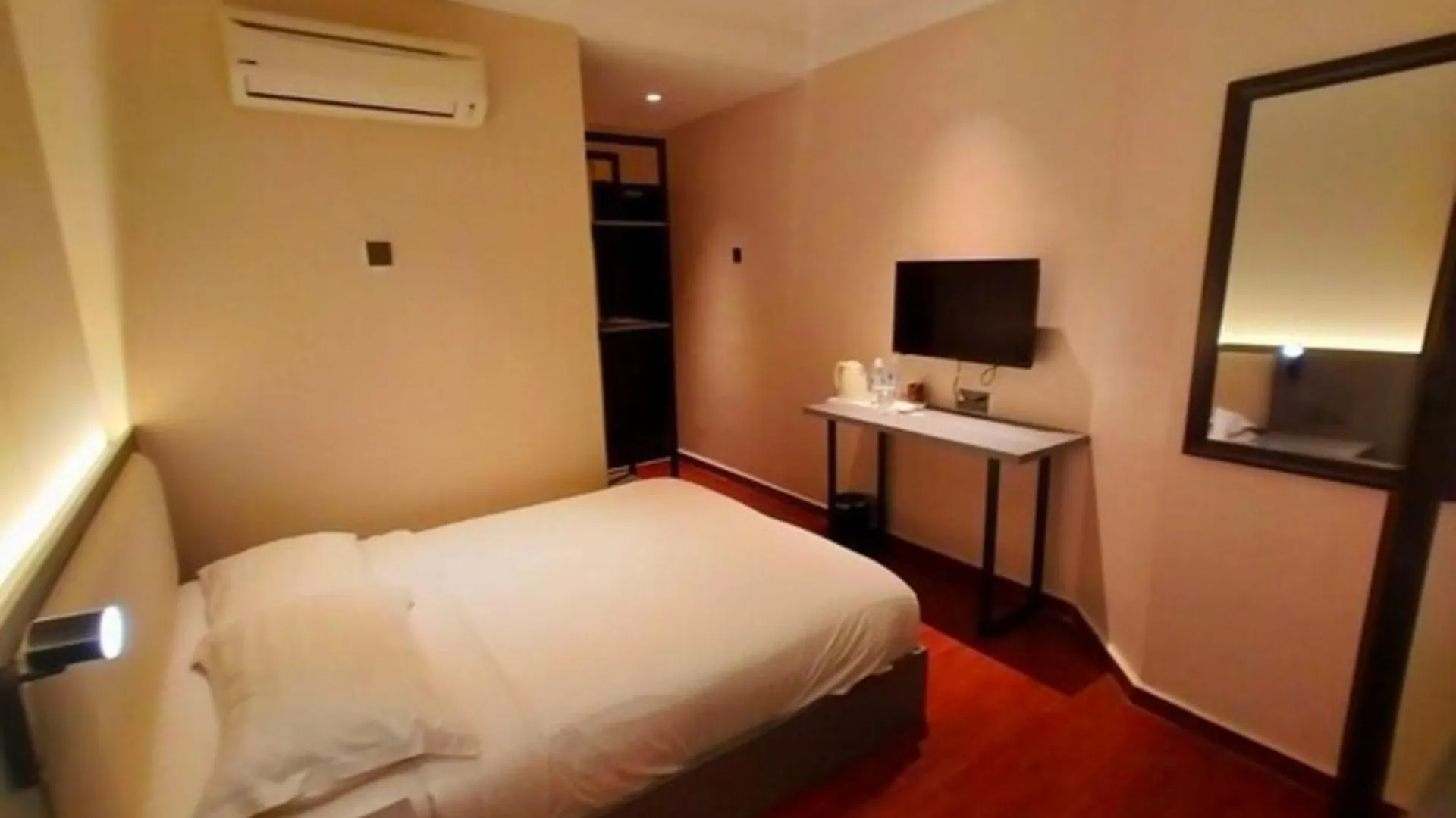 Super Oyo 998 Queen City Hotel George Town