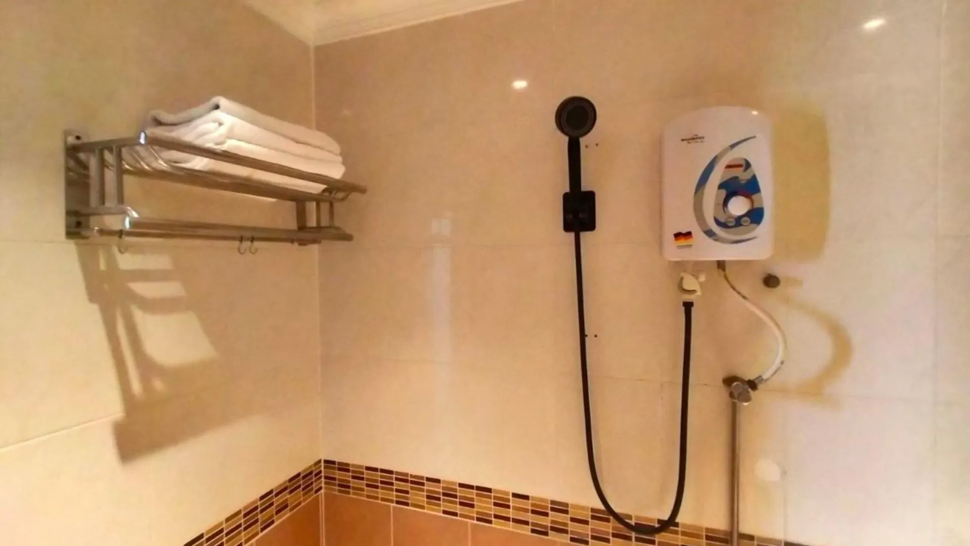 Super Oyo 998 Queen City Hotel George Town Malesia