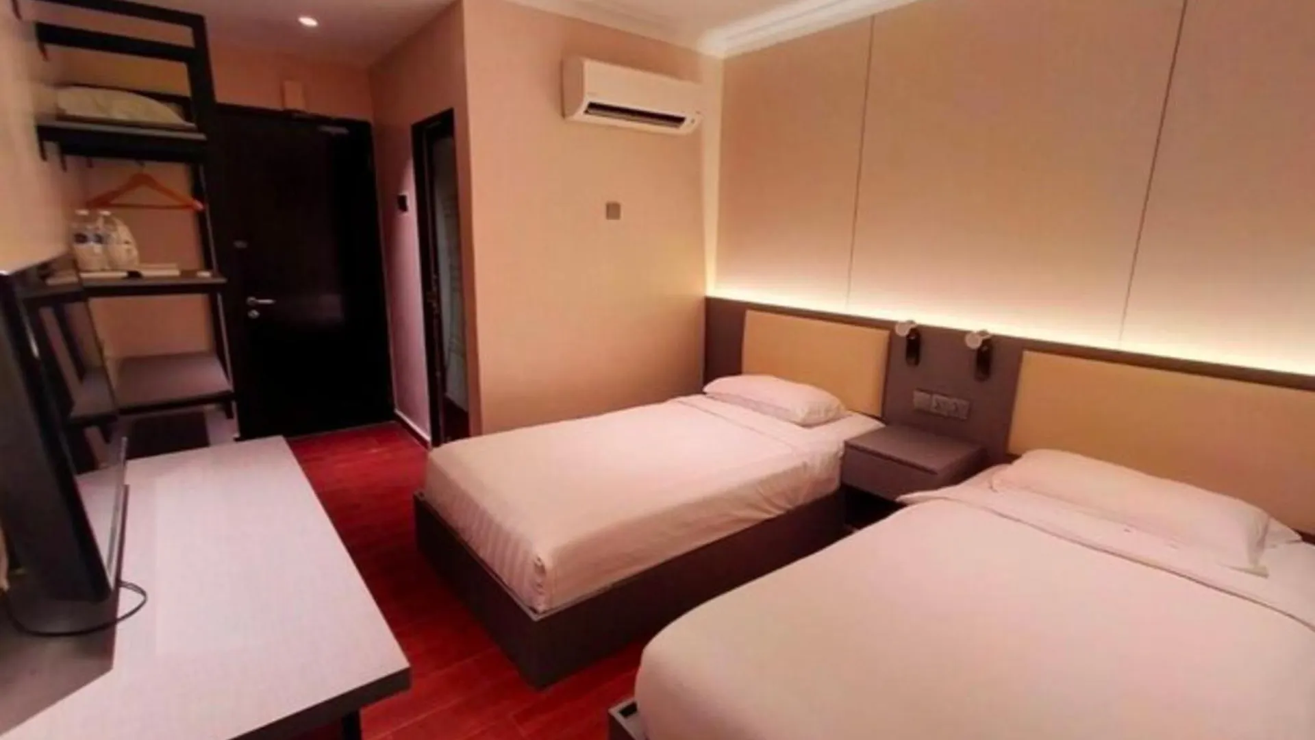 Super Oyo 998 Queen City Hotel George Town