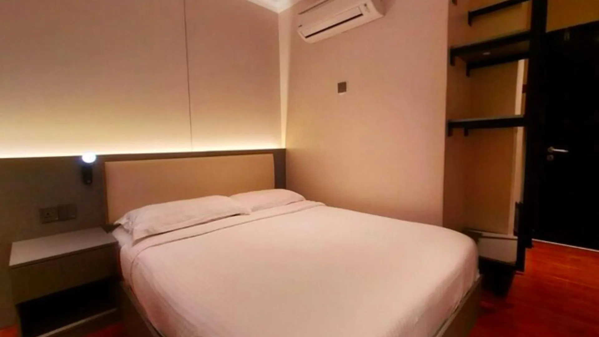 Super Oyo 998 Queen City Hotel George Town