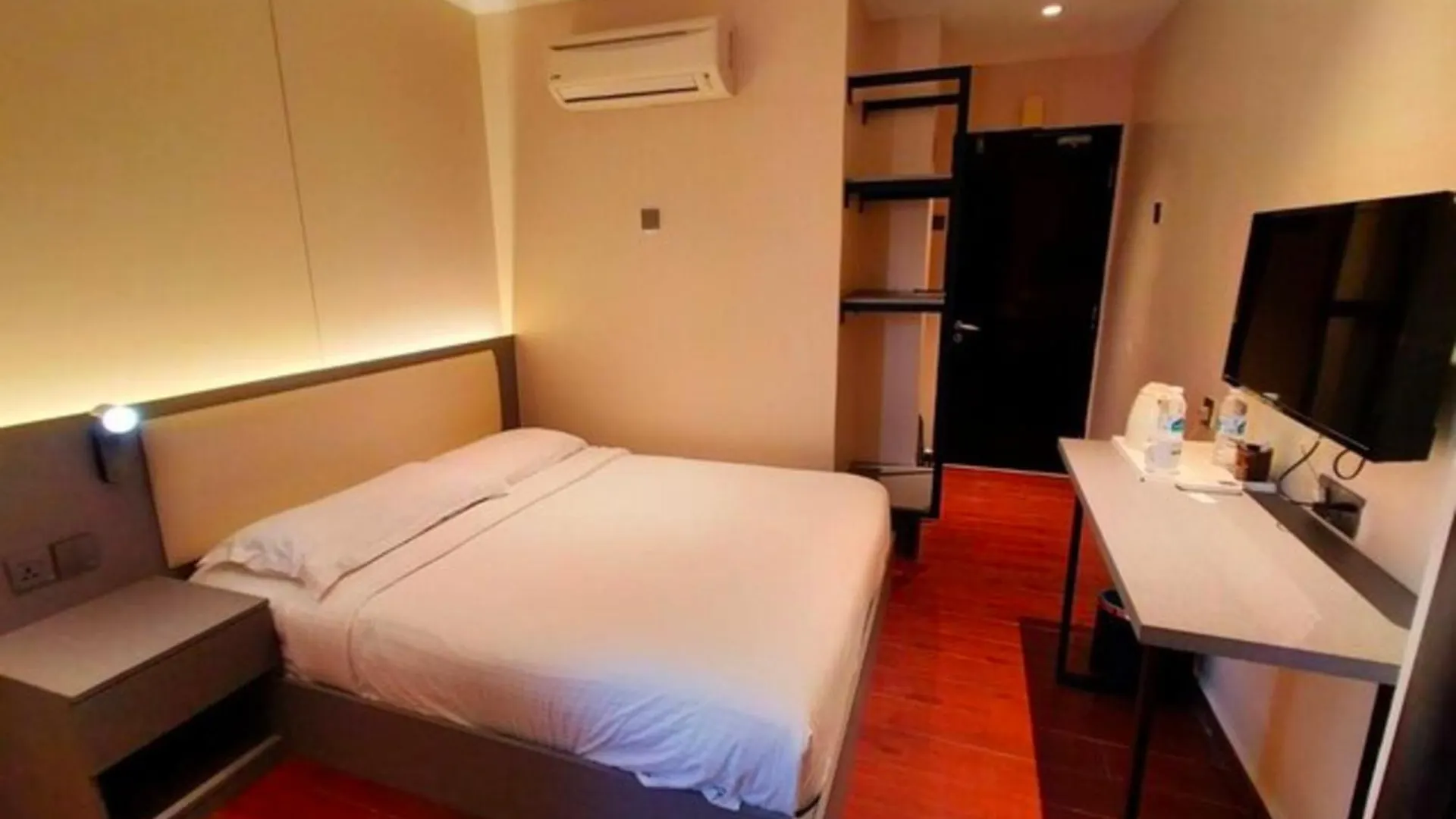 Super Oyo 998 Queen City Hotel George Town Malesia