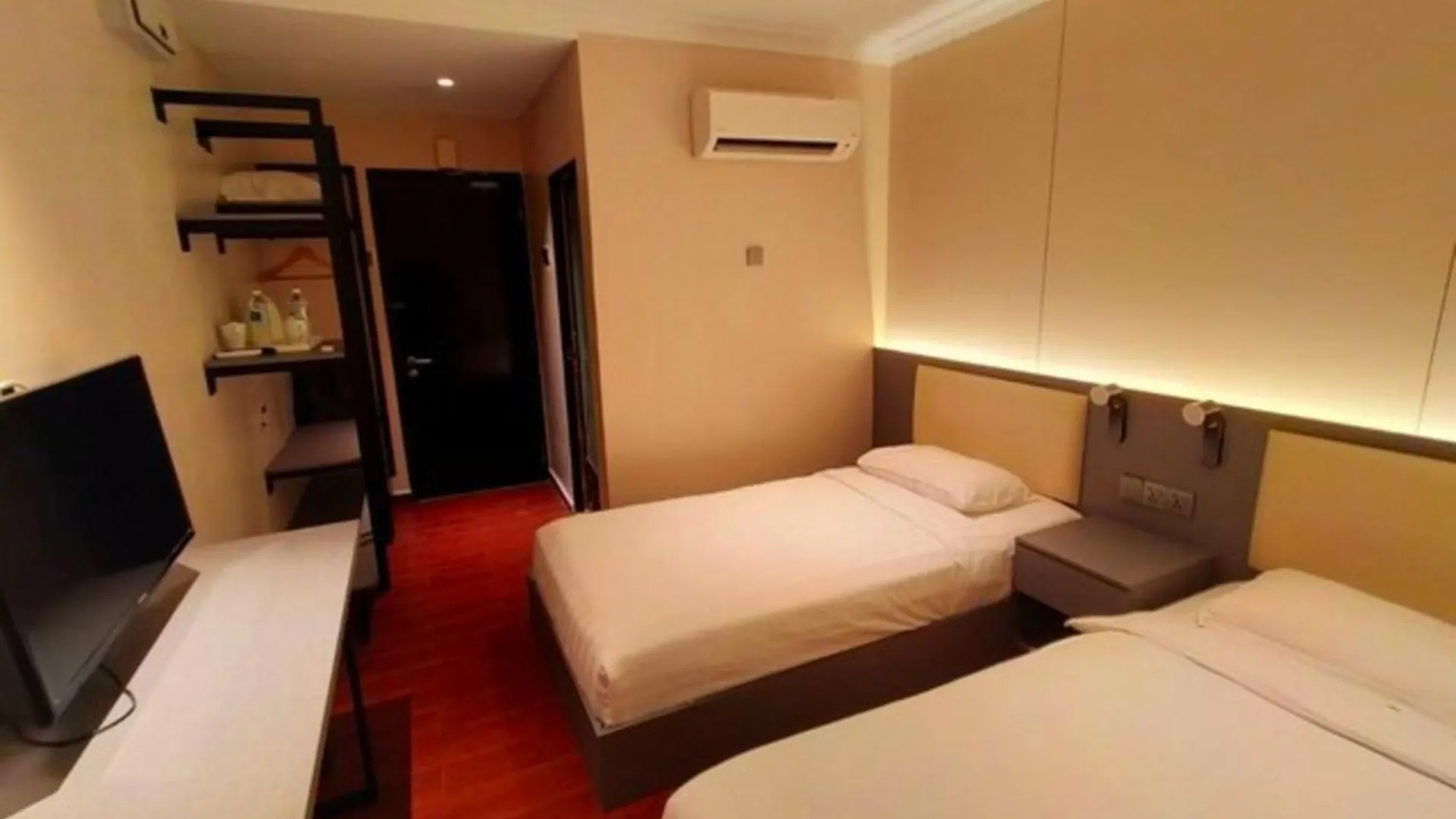 Super Oyo 998 Queen City Hotel George Town